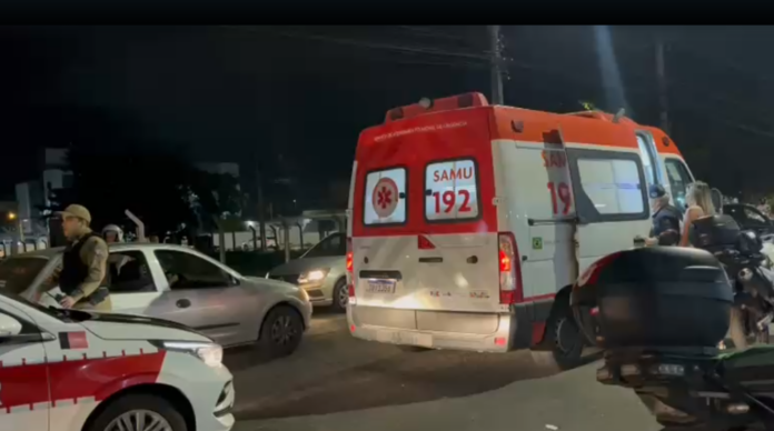 De acordo com informações da polícia, a vítima teria sido surpreendida pelos atiradores logo após deixar a unidade prisional, onde cumpre pena no regime semiaberto