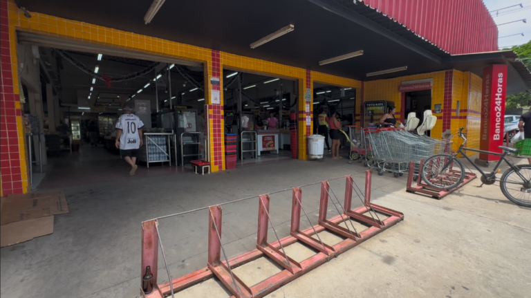 Homem é baleado durante tentativa de assalto em frente a supermercado no Campo Belo