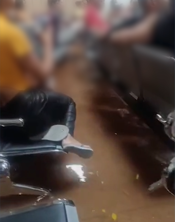 Chuva forte causa alagamento na UPA em Sumaré durante a noite Chuva forte causa alagamento na UPA em Sumaré durante a noite