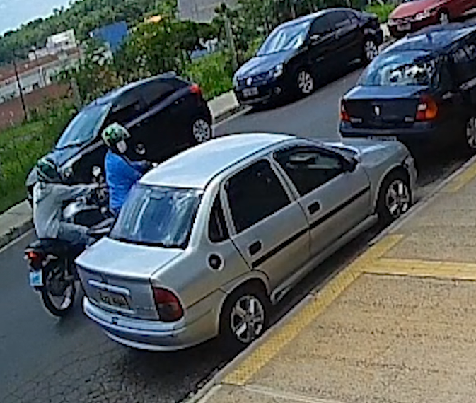 Ladrões levam moto de trabalhador na frente da guarita de condomínio em Campinas