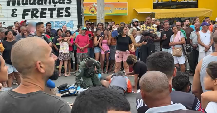 Motociclista atropela pedestre e foge sem prestar socorro no Vida Nova