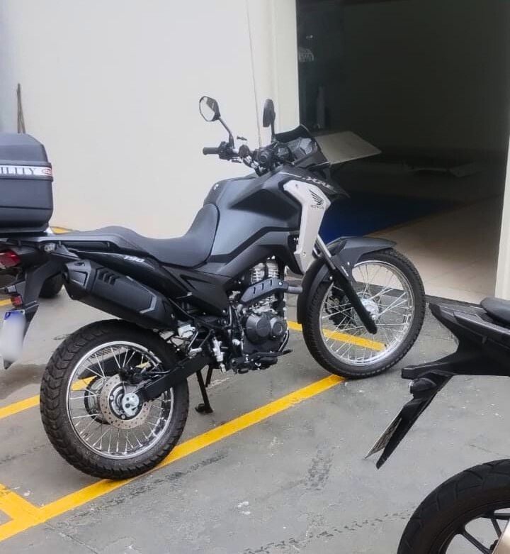 VÍDEO: Mulher é abordada e tem moto roubada na porta de casa em Campinas