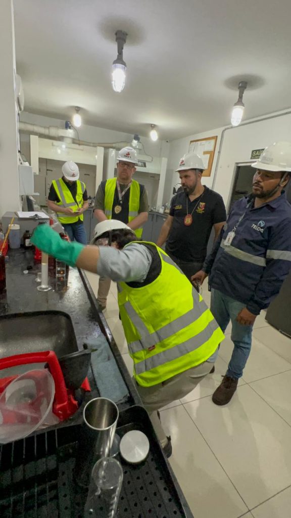 Nos caminhões verificados, a equipe encontrou gasolina com teor alcoólico 4% acima do permitido; Denúncia foi feita pelo proprietário do posto