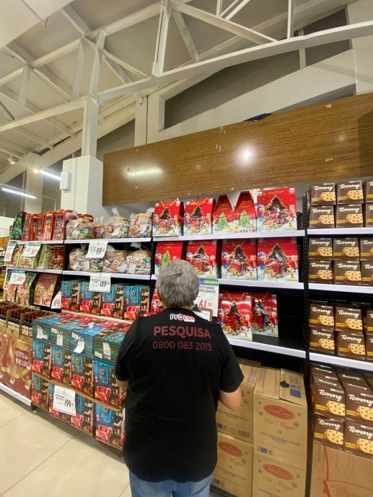 O menor preço identificado foi de R$ 59,90 em uma cesta com itens básicos, como panettone, arroz, açúcar, massas e biscoitos