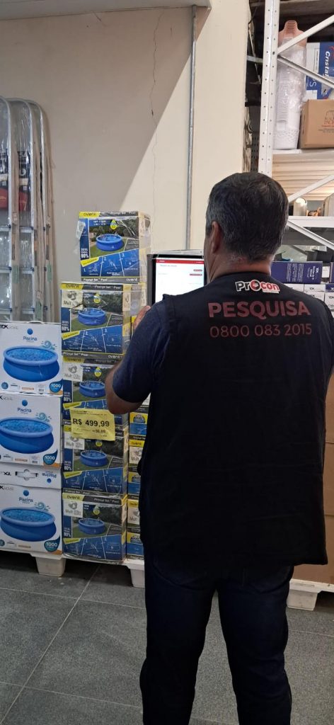 A pesquisa foi realizada nesta quarta-feira (17) e analisou 52 itens, entre piscinas infláveis e de armação, cadeiras e demais produtos