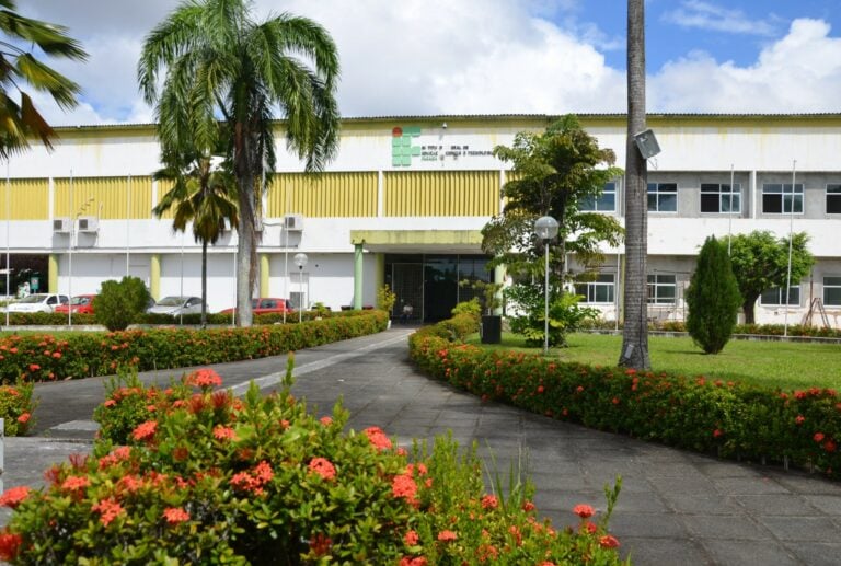 As orientações aos candidatos e os locais de prova podem ser consultados na área do candidato, no site da banca organizadora