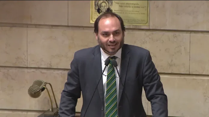 O vereador Carlos Bolsonaro | Reprodução Youtube
