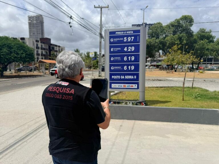 O levantamento foi realizado nesta segunda-feira (2) em 112 postos. Segundo o Procon-JP, 50 estabelecimentos reduziram o preço