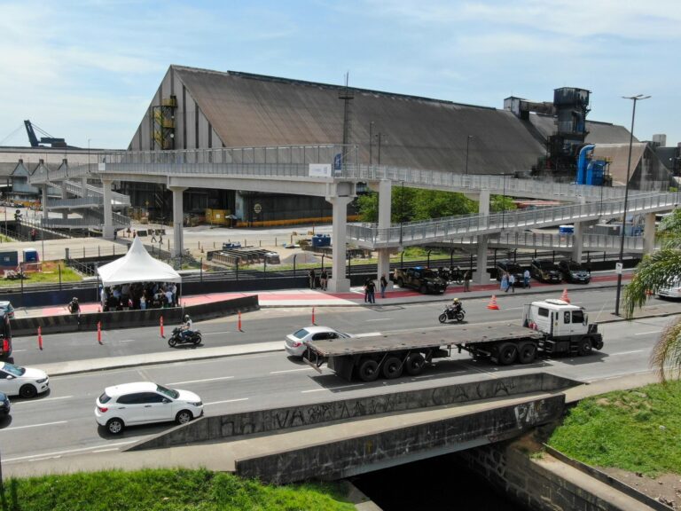 Porto de Santos ganha mais uma passarela de pedestres sobre a linha férrea