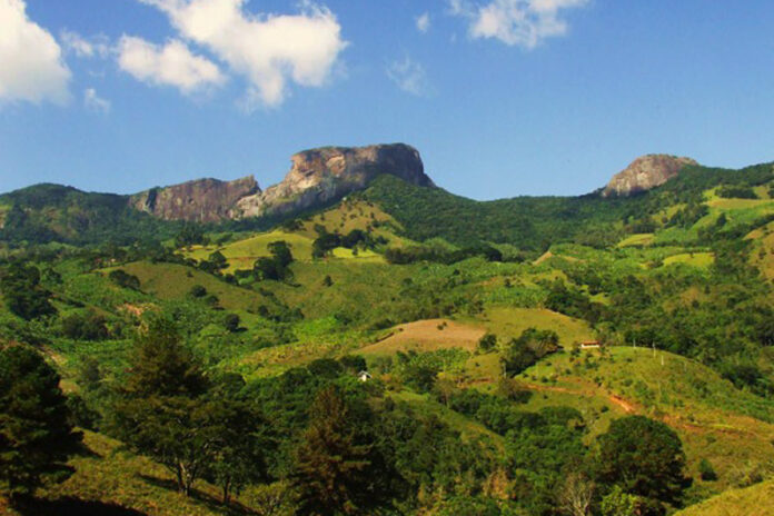 Homem morre ao cair durante prática esportiva na Pedra do Baú