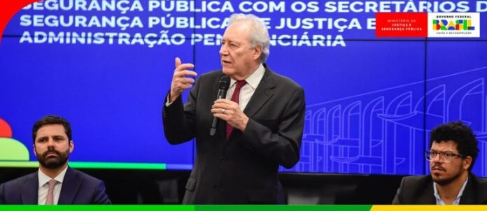 Ricardo Lewandowski João Azevêdo e Ricardo Lewandowski entregam novas viaturas ao Corpo de Bombeiros e acompanham apresentação de relatório das Salas Lilás