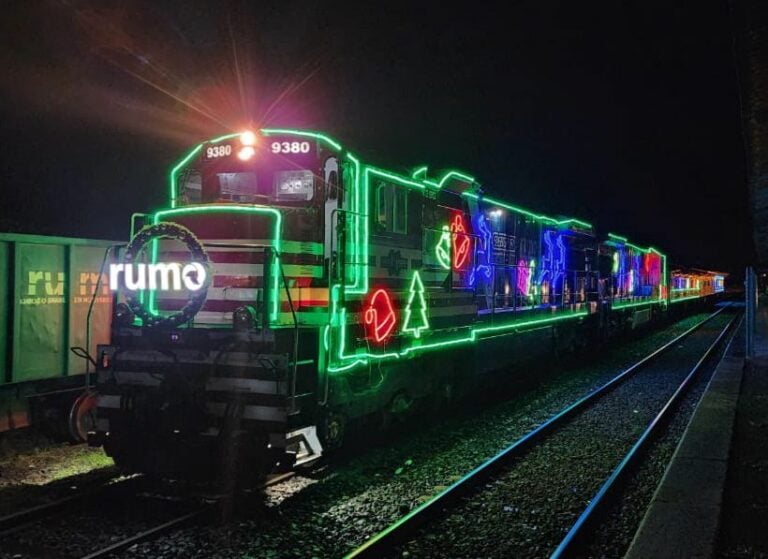 Saiba quando o trem iluminado de Natal passa por cidades da região de Campinas