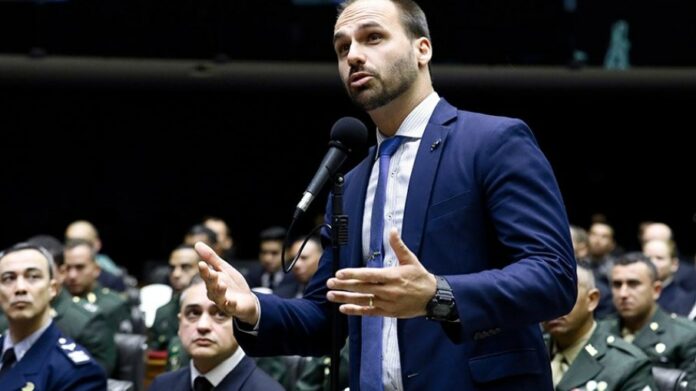 Tuíte antigo de Lula foi colocadoi em site de Eduardo Bolsonaro | Reprodução Senado Federal