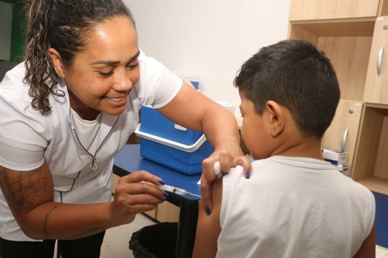 Vacinação nas escolas cresce aproximadamente 45% em um ano