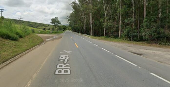 Corpo de homem é encontrado esmagado por pedra às margens de rodovia em Lorena Corpo de homem é encontrado esmagado por pedra às margens de rodovia em Lorena