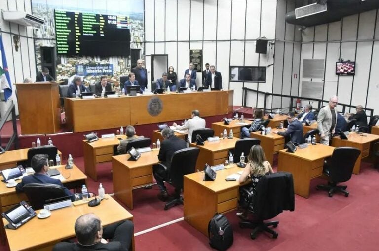 Plano Plurianual é aprovado por 16 votos