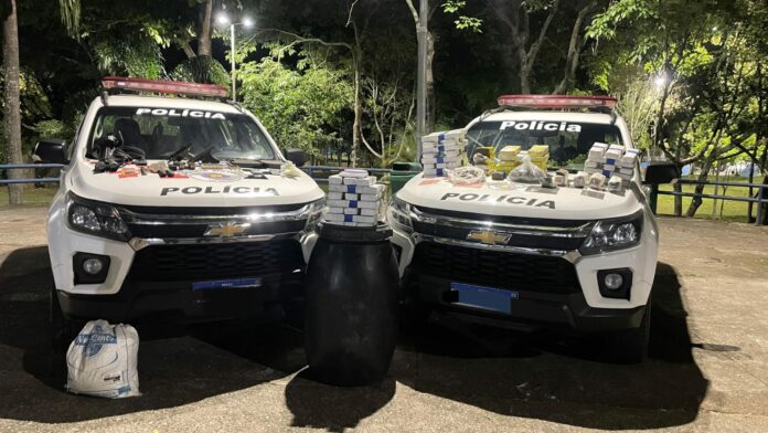 PM apreende armas e mais de 56 kg de drogas no Banhado, em São José