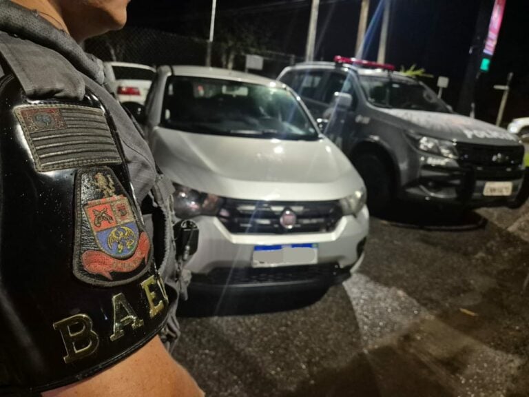 Mulher é presa em Campos do Jordão conduzindo carro roubado