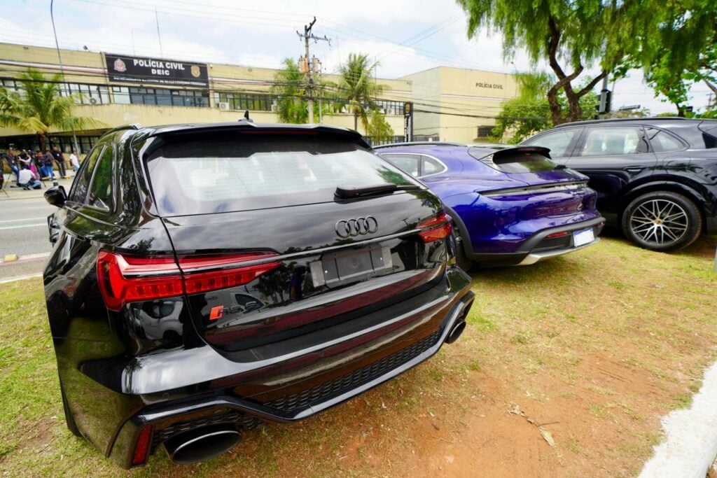 Carros apreendidos durante a operação | Foto: Divulgação/Governo de SP
