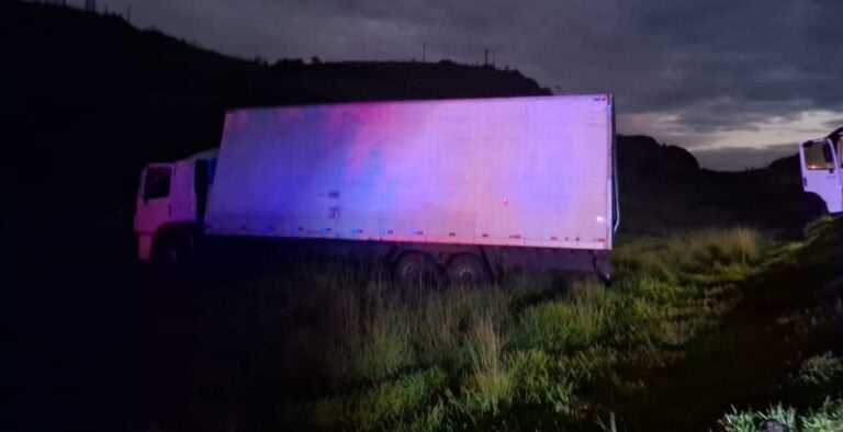 Caminhoneiro morre após acidente na Via Dutra, em Cruzeiro