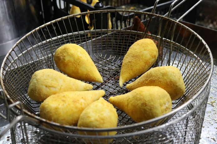 Limeira celebra o prato que criou: 5ª Festa da Coxinha começa nesta sexta no Parque Cidade