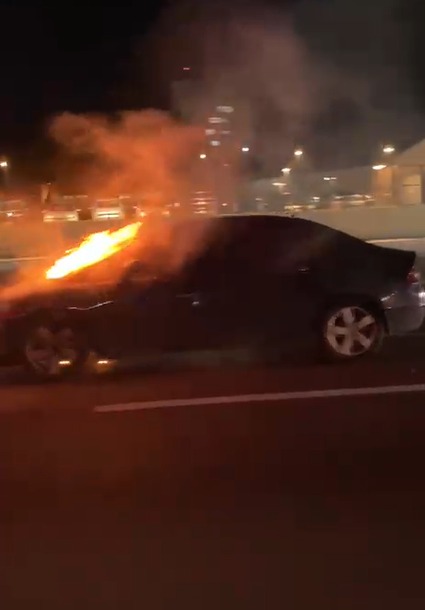 VÍDEO: Carro pega fogo em São José