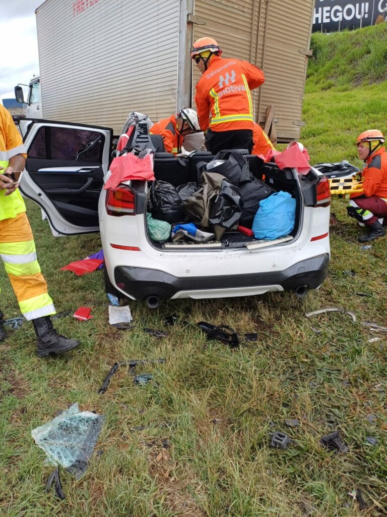 Acidente deixa seis feridos na Dutra, em Pindamonhangaba