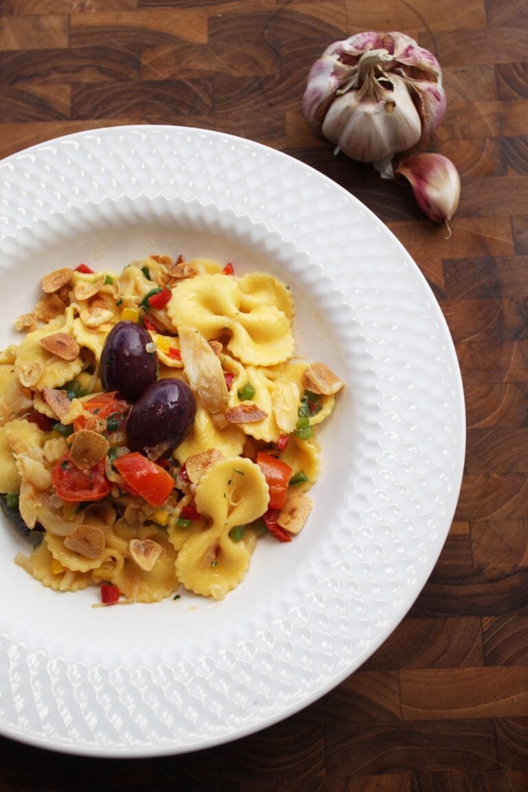 Confira como preparar um delicioso Talharim ao alo e óleo com Bacalhau