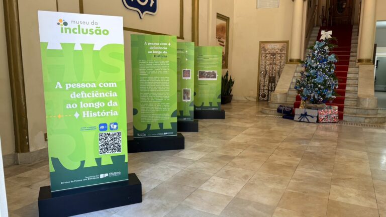 Exposição sobre a história da pessoa com deficiência chega à Associação Comercial de Santos