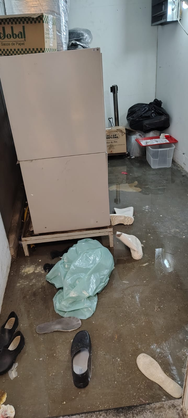 Vigilância Sanitária interdita restaurante na Avenida Francisco Glicério