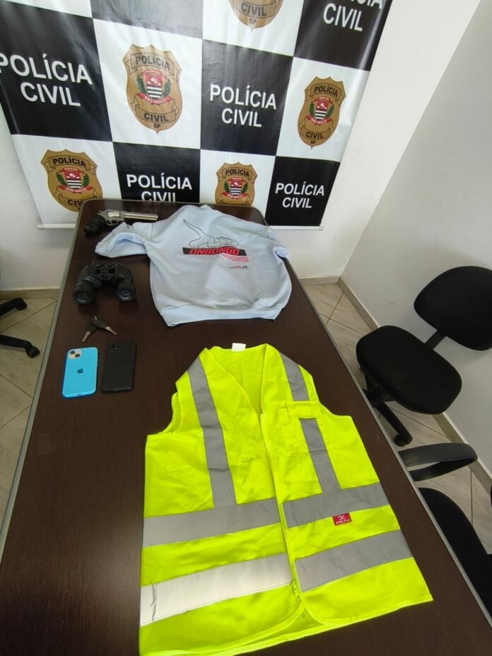 Polícia encontra revólver durante busca por suspeito de tentar furtar estrutura de R$ 300 mil