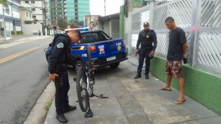 Homem é preso após roubar celular no centro de São Vicente