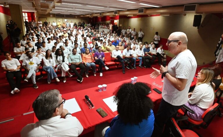 Servidores de Campinas participam de ato pelo fim da violência contra a mulher