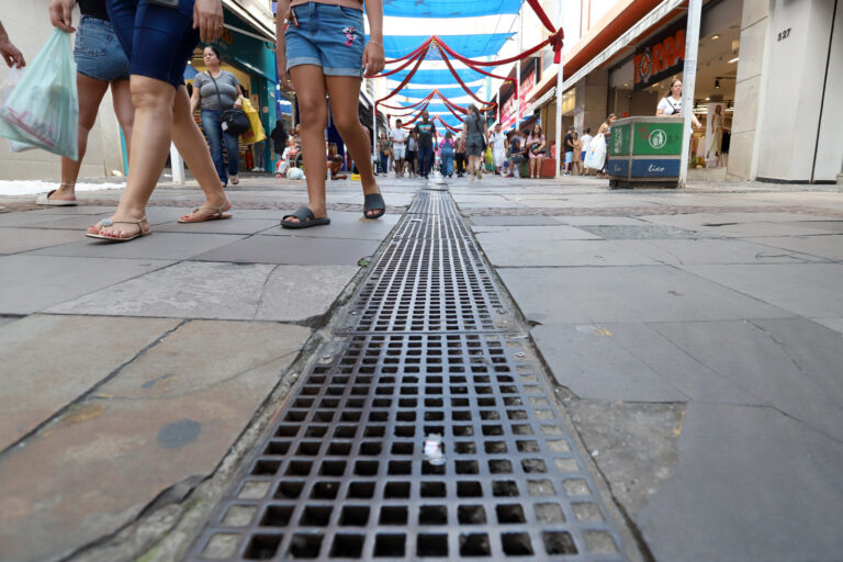 Prefeitura planeja troca de piso da rua 13 de Maio para o próximo ano