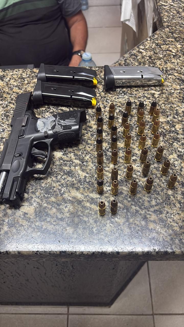 Homem é preso após ameaçar familiares com arma em Jaguariúna