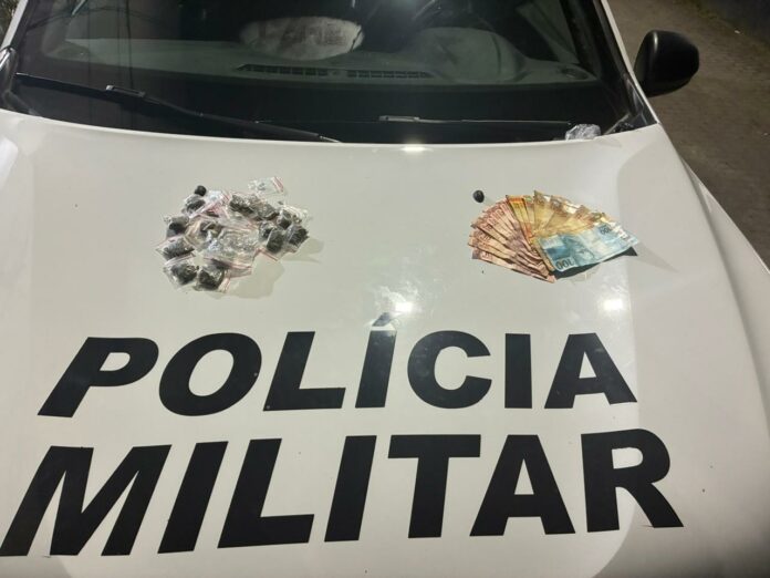 PM prende jovem de 'saidinha' por tráfico de drogas em Ubatuba