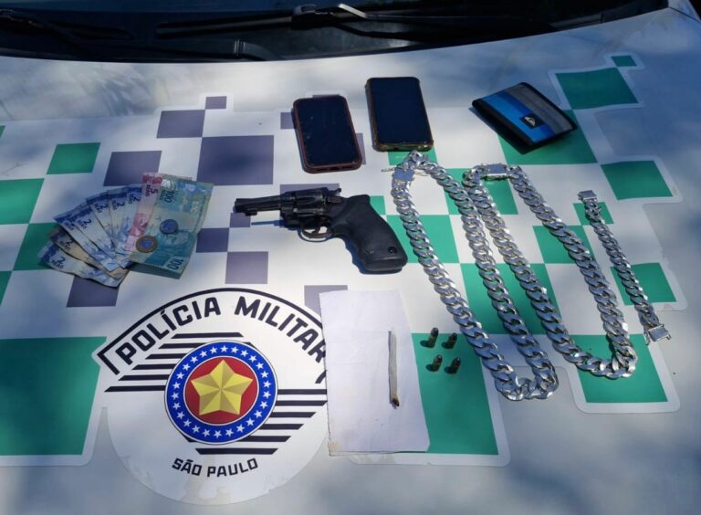 Homem é preso após ser flagrado com arma em Pindamonhangaba