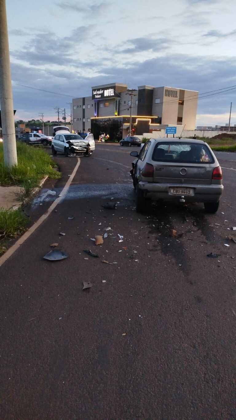 Criança de dois anos fica gravemente ferida em colisão frontal em Bady Bassitt