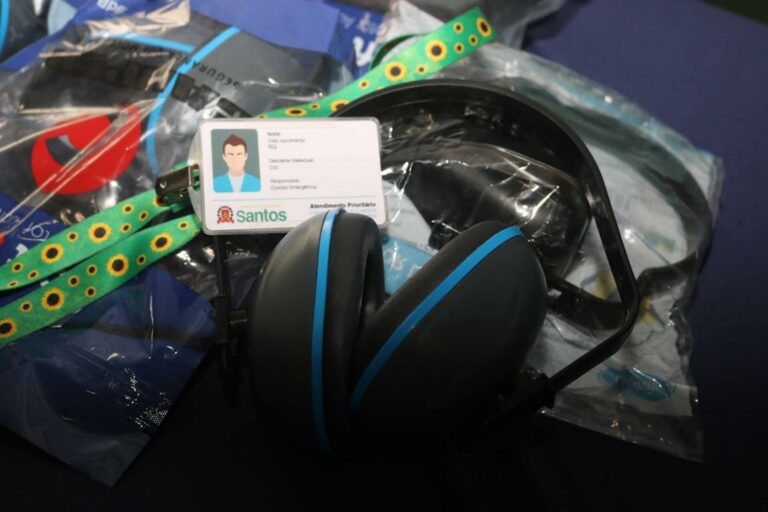 Santos distribui gratutitamente abafadores de ruído para pessoas com hipersensibilidade auditiva curtir o réveillon