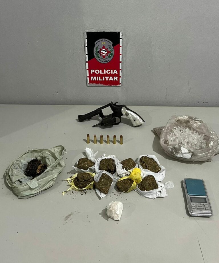 PM apreende armas e drogas em casa abandonada na cidade de Santa Rita