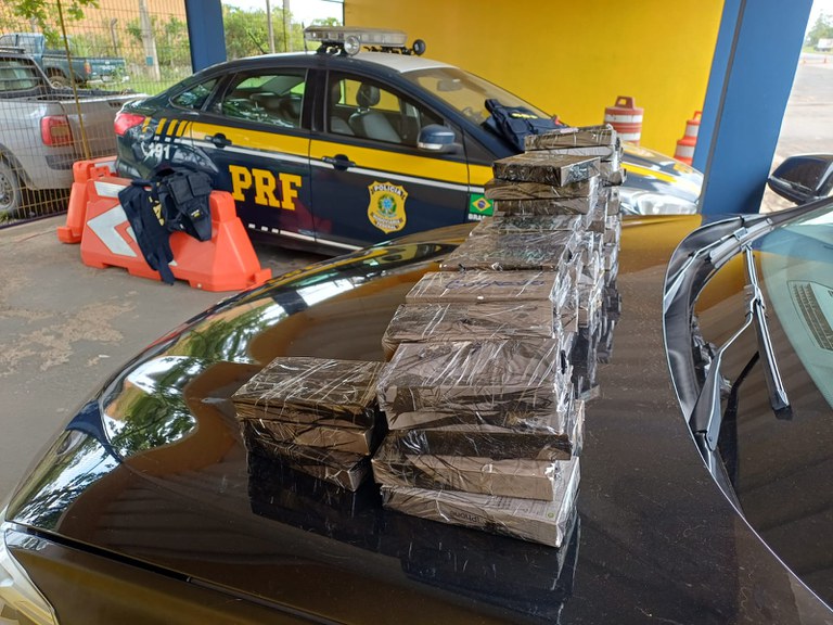 Carga de iPhones avaliada em quase R$ 800 mil é apreendida na Régis Bittencourt