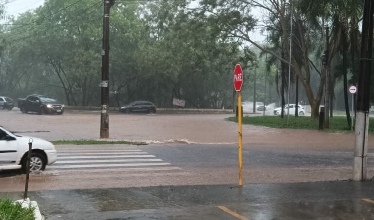 Chuva em Araçatuba cancela show dos Demônios da Garoa
