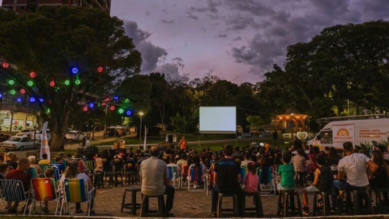 Caravana leva cinema itinerante a cidades da região de Rio Preto