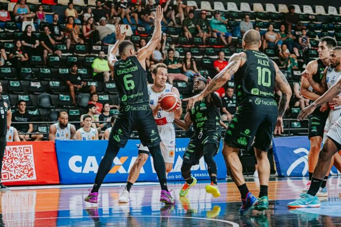 São José conquista quarta vitória seguida no NBB ao superar o Bauru fora de casa São José conquista quarta vitória seguida no NBB ao superar o Bauru fora de casa