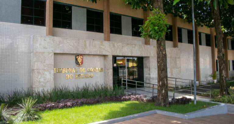 O prazo foi definido após o colegiado considerar procedente denúncia sobre a contratação temporária de professores para a rede municipal