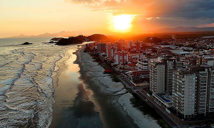 Taxa de autorização para entrada de ônibus e vans em Itanhaém tem valor atualizado para 2026