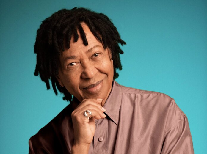 Djavan celebra 50 anos de carreira com turnê nacional