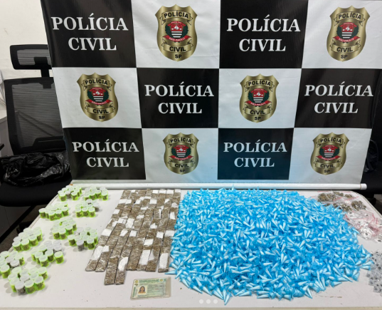 Mulher é presa por transporte e abastecimento de entorpecentes em bairros da região