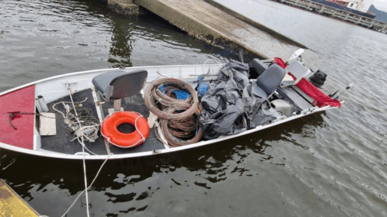 Dupla é presa em embarcação após furtar de empresa de combustíveis em Santos