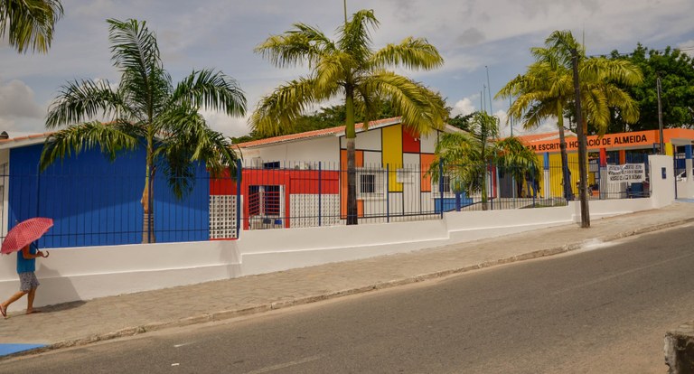 As escolas estaduais e as Gerências Regionais de Educação (GREs) estão mobilizadas durante todo o período para orientar estudantes e responsáveis que tiverem dúvidas ou dificuldades no acesso ao sistema. Embora o processo seja totalmente on-line, as unidades da rede permanecerão aptas a auxiliar as famílias que precisarem de atendimento presencial para a realização da pré-matrícula